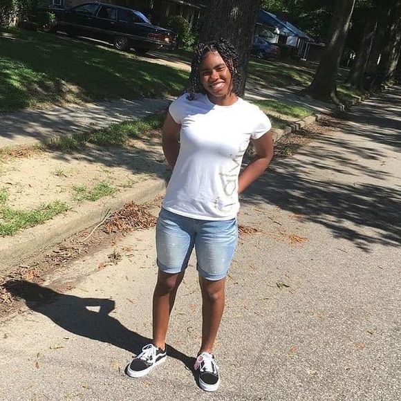 Meet your Posher, Janine - Picture 1 of 1